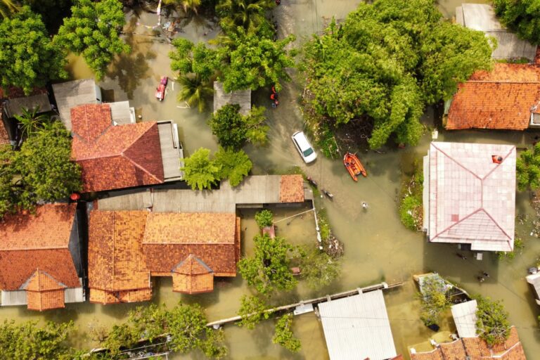 Truk Tanah Beroperasi Liar