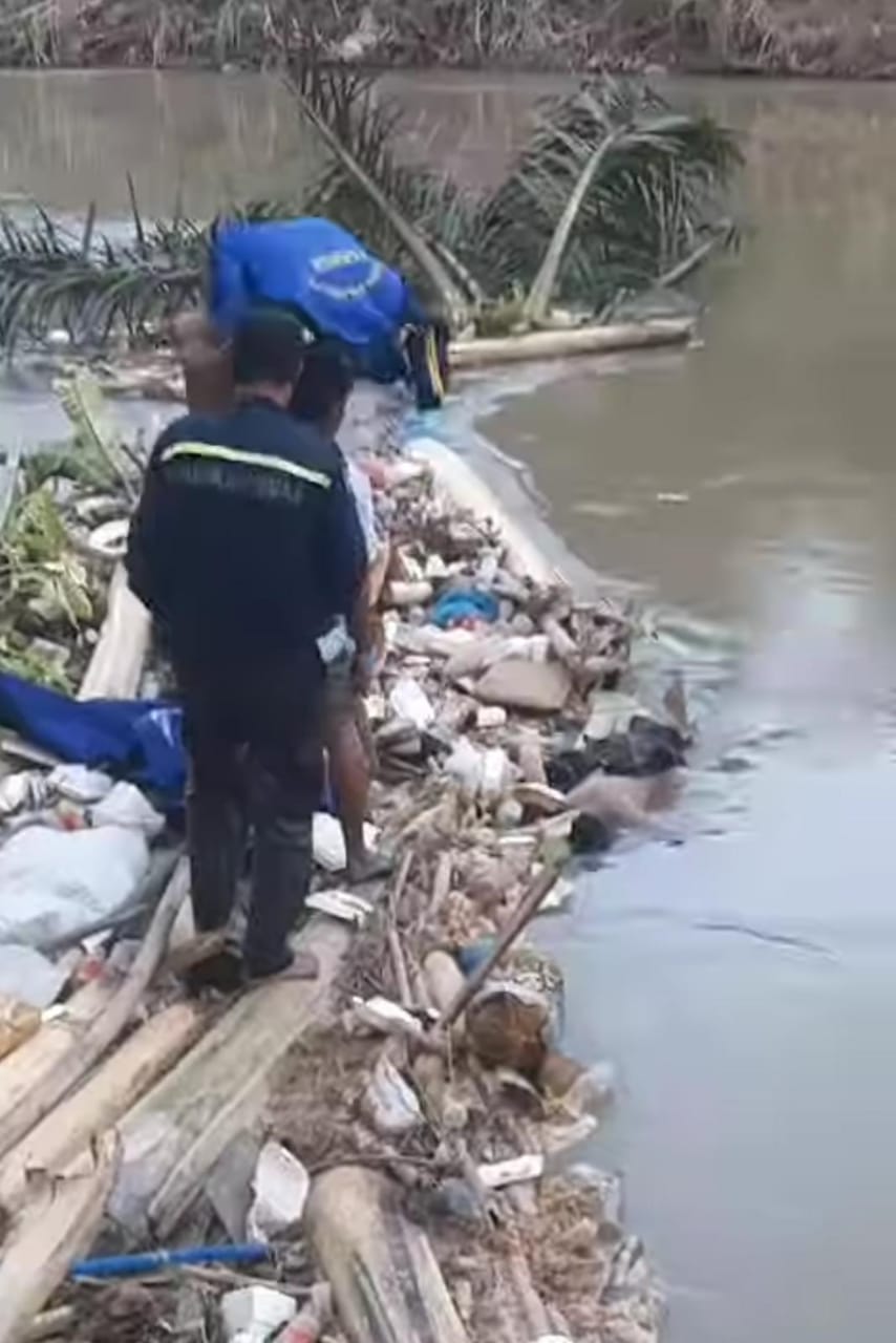 Mayat Pria Ditemukan Mengapung di Sungai Remban