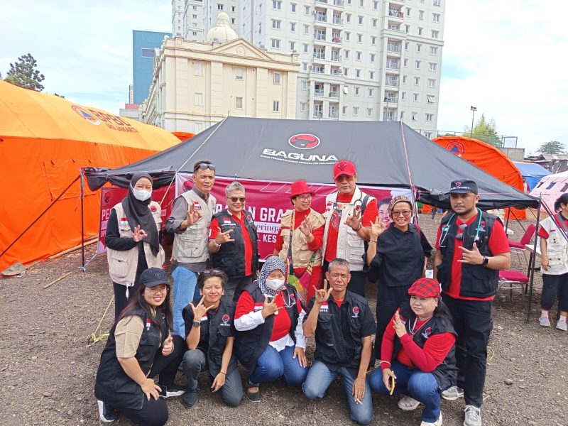Keterangan: Posko Badan Penanggulangan Bencana (Baguna) untuk menyalurkan bantuan Kesehatan Gratis dan Alat Sekolah bagi Korban Kebakaran Pasar Jiung, Kemayoran, dibangun Kamis (19/12/2024). | Dokumentasi : Pribadi