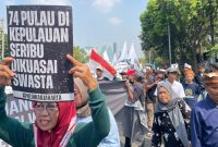 Massa yang peringati Hari Keadilan Ekologis 2026 di depan Gedung DPR RI (21/09) | Foto: Ezra Hanif