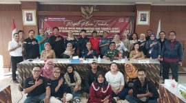 PPK Kecamatan Senen bersama para undangan dari KPUD Jakarta Pusat, Tim Bakal Pasangan Calon, juga pejabatan tingkat Kecamatan.