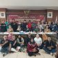 PPK Kecamatan Senen bersama para undangan dari KPUD Jakarta Pusat, Tim Bakal Pasangan Calon, juga pejabatan tingkat Kecamatan.