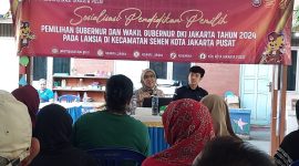 Fitriani Komisioner KPU Kota Jakarta Pusat didampingi PPK Senen Dendy Simanjuntak