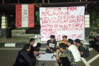 Posko Perlawanan Dibangun FAM Tangerang, sejak siang hari sampai malam (8/11). /Foto: Shandi