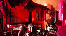 Keterangan: Kebakaran hanguskan 9 rumah awasan Jalan Starban, Gang Bilal, Kelurahan Polonia, Kecamatan Medan Polonia, Sabtu (14/12/2024) | Sumber: BPBD Kota Medan melalui akun Instagram @pusdalopsbpbdmedan (14/12/2024).