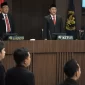 (Tengah) Ketua DKPP Haddy Lugito, didampingi, dua orang Anggota (Kiri) I Dewa Kade Wiarsa Raka Sandi, dan (Kanan) Johanes Kristiadi, saat Sidang Pembacaan vonis Ketua KPU, Hasyim Asy'ari terkait pendaftaran pencalonan Gibran Rakabuming Raka sebagai bakal calon Wakil Presiden (5/2/2024) | Dokumentasi: Antara/Aditya Pradana Putra