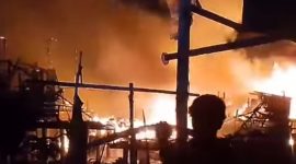 Keterangan: Kebakaran di Lorong Pertamina, Kelurahan Bagan Deli, Kecamatan Medan Belawan, Sabtu (7/12) dini hari | Tangkap Layar