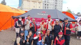 Keterangan: Posko Badan Penanggulangan Bencana (Baguna) untuk menyalurkan bantuan Kesehatan Gratis dan Alat Sekolah bagi Korban Kebakaran Pasar Jiung, Kemayoran, dibangun Kamis (19/12/2024). | Dokumentasi : Pribadi