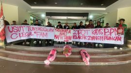 Foto: Masyarakat yang tergabung dalam Musyawarah Rakyat Banten lakukan kajian di Kantor Kecamatan Pontang, Serang, Banten, pada Kamis (19/12/2024) | Dokumentasi : Pribadi