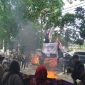 Aksi Jaringan Mahasiswa dan Masyarakat yang tergabung dalam Sentral Komite Aksi Kerakyatan (SKAK) depan Gedung Cisadane, pada Senin (6/1/2025) | Dokumentasi : Topan Bagaskara