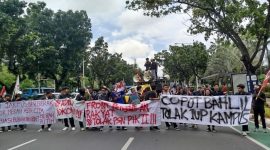 Long March para Massa Aksi Menuju Gedung Kementerian ESDM. | Dokumentasi:  April Julianus Daeli 