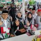 Ahmad Sajili (paling kanan) dengan Walikota Jakarta Timur dan Ketua Panitia berpose 
