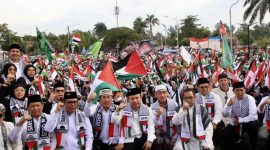 Taman Elektrik menjadi saksi solidaritas kemanusiaan ribuan lintas elemen masyarakat Kota Tangerang, Minggu (20/4). | Dokumentasi: Arsip