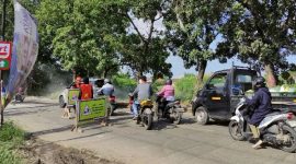Proses perbaikan Jalan Bojong Renged - Teluknaga. | Dokumentasi: Pribadi
