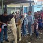 Pembagian daging kurban oleh PT Bintang Kanguru