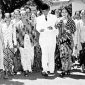 Sukarno dan aktivis perempuan Gerwani | Gambar: Arsip Tempo