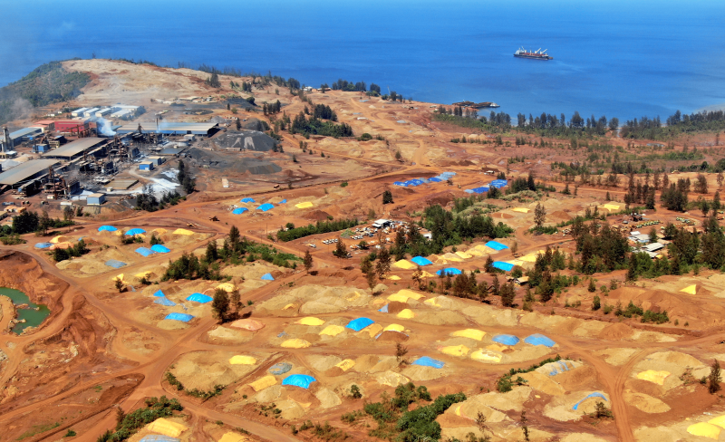 Salah satu aktivitas penambangan di Pulau gebe | Gambar: Jatam.org/pulaukecil/