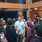 Pembubaran Nobar [Nonton Bareng] Film Pesta Babi oleh Aparat yang digelar Aliansi Jurnalis Independen (AJI) Ternate bersama Society of Indonesian Environmental Journalists (SIEJ) | Gambar : TimesMalut.com