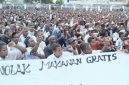 Pelajar di Wamena, Papua Pengunungan, berkumpul di halaman kantor bupati Jayawijaya. Mereka menyatakan penolakan terhadap Program MBG dan lebih memilih pendidikan gratis | Foto: Tempo/Ronny