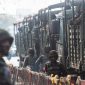 Tentara yang berbaris saat masyarakat berkumpul untuk protes kudeta militer, di Yangon, Myanmar (15/2/2021) | Foto: REUTERS