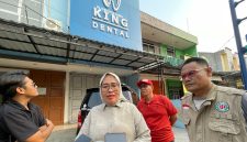 Ketua Komisi III DPRD Kota Tangerang, Sumarti saat diwawancara terkait kasus penusukan | Foto: Ari Sujatmiko/PENAMARA