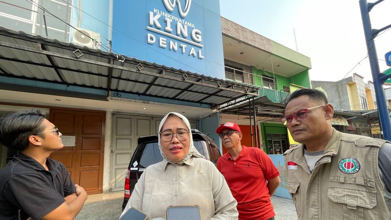 Ketua Komisi III DPRD Kota Tangerang, Sumarti saat diwawancara terkait kasus penusukan | Foto: Ari Sujatmiko/PENAMARA