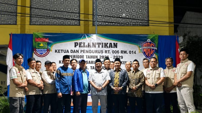 Pelantikan Ketua dan Pengurus RT 006 RW 014 Kelurahan Sindangsari, Kecamatan Pasar Kemis, Kabupaten Tangerang | Foto: PENAMARA/Ari Sujatmiko
