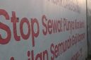 Spanduk promosi Pasar Laris Saiman Sentiong, dinilai rendahkan pekerja dengan mencantumkan kalimat “Cicilan semurah gaji karyawan” | Foto: tintaindonesia.id