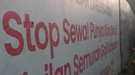 Spanduk promosi Pasar Laris Saiman Sentiong, dinilai rendahkan pekerja dengan mencantumkan kalimat “Cicilan semurah gaji karyawan” | Foto: tintaindonesia.id