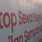 Spanduk promosi Pasar Laris Saiman Sentiong, dinilai rendahkan pekerja dengan mencantumkan kalimat “Cicilan semurah gaji karyawan” | Foto: tintaindonesia.id