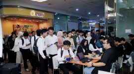 Para pencari kerja pada pameran bursa kerja (job fair) yang diadakan oleh Pemkot Tangerang di Metropolis Town Square, Kota Tangerang | Foto: Diskominfo Kota Tangerang / Novan Nanda Ajita