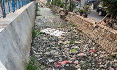 Sisi Kelam Cipondoh: Kali Sipon Jadi Lautan Sampah Hitam, Banyak Warga Resah