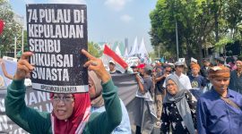 Massa yang peringati Hari Keadilan Ekologis 2026 di depan Gedung DPR RI (21/09) | Foto: Ezra Hanif